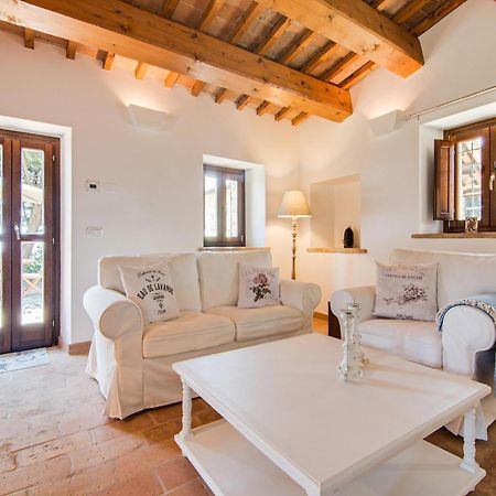 Stunning Apartment In Mombaroccio Near Metauro River מראה חיצוני תמונה